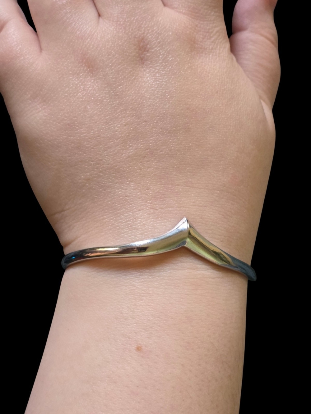 Avon Vintage Silver Toned V-Point Metal Cuff Bracelet Women Jewelry